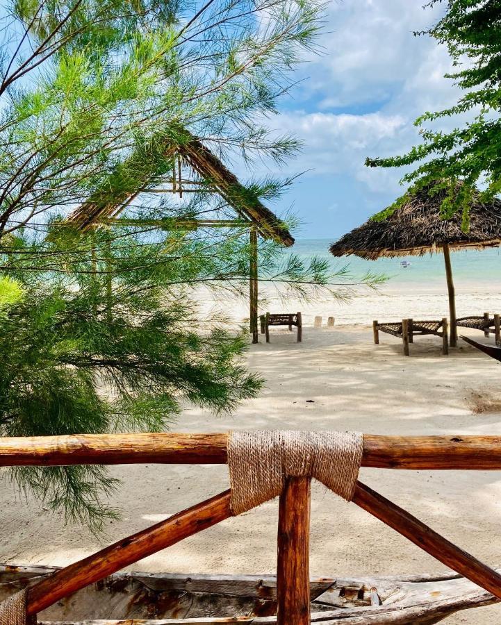 Kaure Sand Beach Lodge Uroa Esterno foto